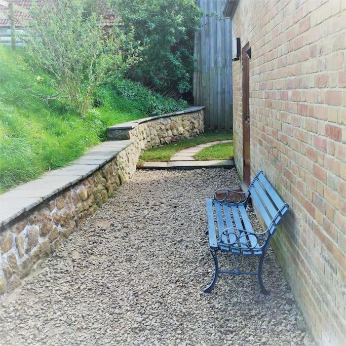 Meg'S Cottage Taunton Exterior photo